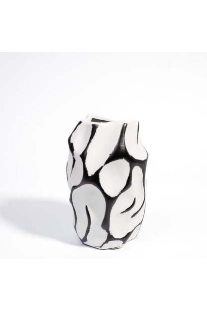 Vază Ceramică – Alb și Negru cu Design Abstract Ondulat - 20 cm