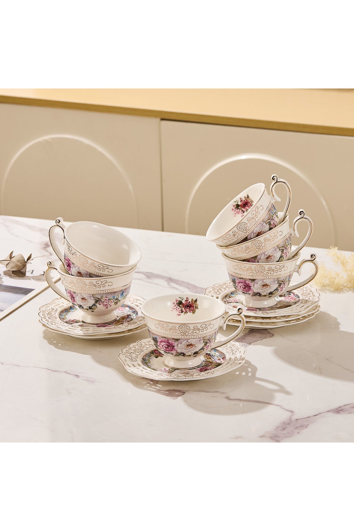 Set 6 cești espresso cu 6 farfurioare rotunde porțelan 90 ml – model floral elegant